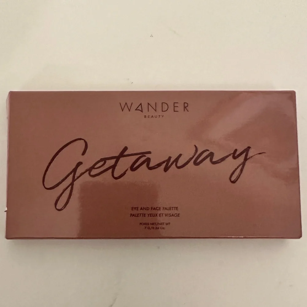 Wander Beauty Getaway Palette Eyeshadow, Blush, and Highlighter NEW